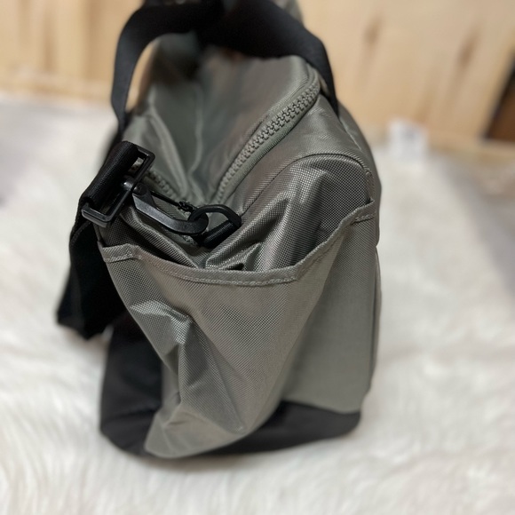 Nike BA5542-004 Vapor Power Duffel Bag - NEW - Picture 8 of 9